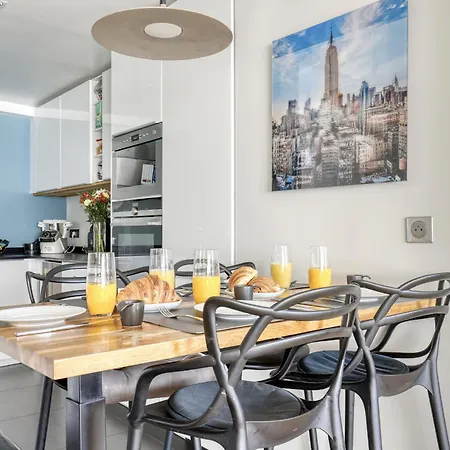 Superb With Terrace & Ac In The 17th Paris