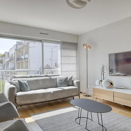 Superb With Terrace & Ac In The 17th * Paris