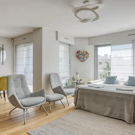 Superb With Terrace & Ac In The 17th Appartement *